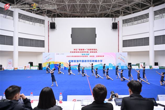 成都市级赛场锋芒尽显，棠外附小爵士啦啦队包揽冠亚军