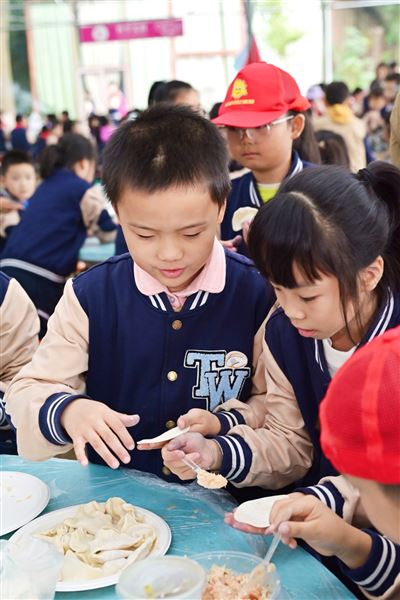 走进秋日庄园 品味劳动之趣——棠外附小二、三年级学生“沉浸式”研学活动