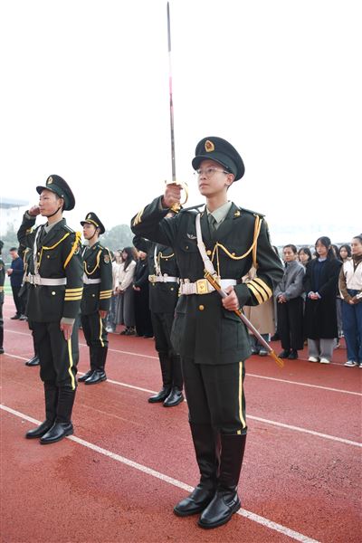 旗志相承，薪火永续——棠外第二十一届国旗班交接仪式圆满完成