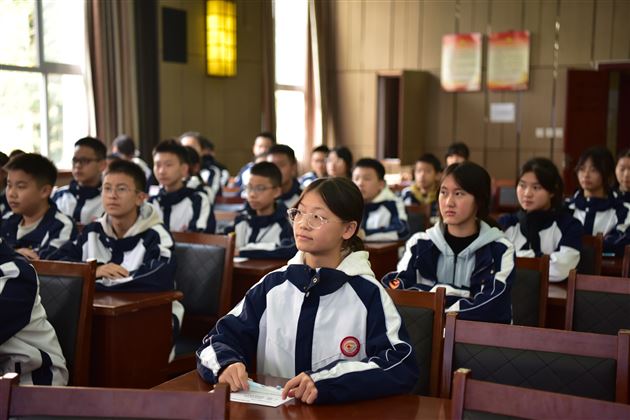 以赛促教锤炼技能 德心共育赋能成长——棠外初中开展2025年班主任技能大赛展评“主题班会课”（校内复赛）暨棠外初中“践行教育家精神，提升教师德心共育力”专题培训（第十六期）活动