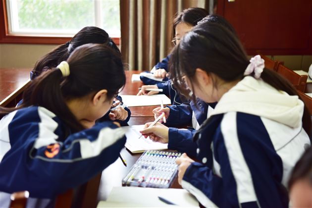 以赛促教锤炼技能 德心共育赋能成长——棠外初中开展2025年班主任技能大赛展评“主题班会课”（校内复赛）暨棠外初中“践行教育家精神，提升教师德心共育力”专题培训（第十六期）活动