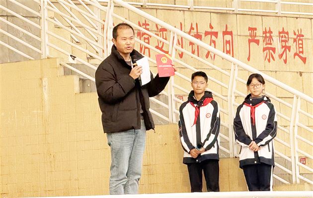 法治同行护成长 宪法精神润心田——棠外初中2025年宪法宣传周系列活动之主题升旗仪式（二）