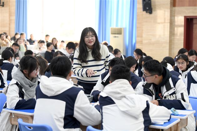 棠外成功举办成都市中学“生涯教育课程设计与实施”研讨活动