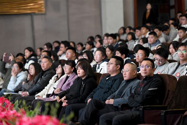 棠外高2025级期中表彰大会圆满举行