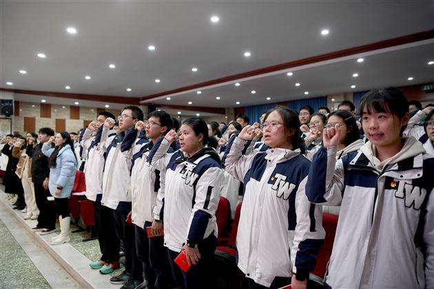 棠外高中团总支举行纪念“一二·九”爱国学生运动90周年主题团日活动