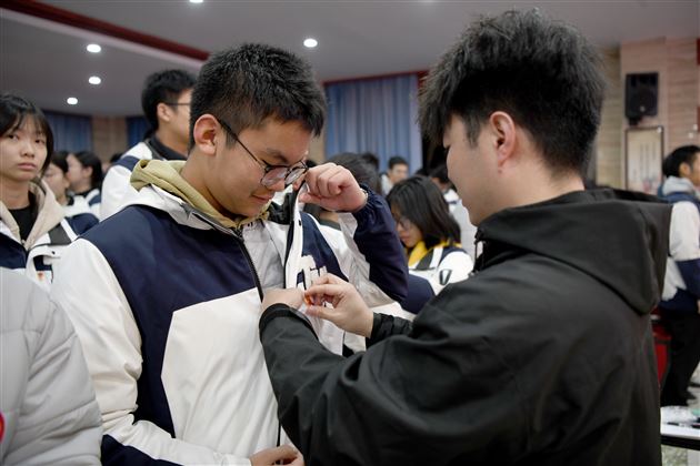 棠外高中团总支举行纪念“一二·九”爱国学生运动90周年主题团日活动