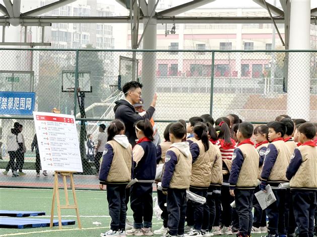 沐川县中小学体育甘东彬工作室赴棠外观摩学习