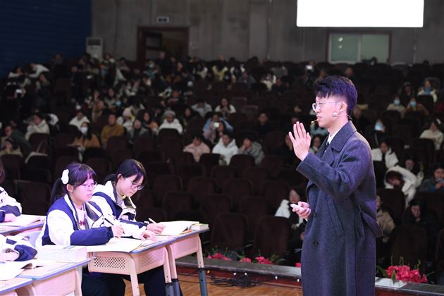 棠外成功承办成都市高一年级语文教学研讨会