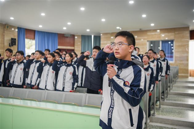 棠外初中举行2025-2026学年度上学期入团仪式