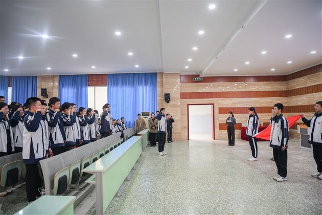 棠外初中举行2025-2026学年度上学期入团仪式