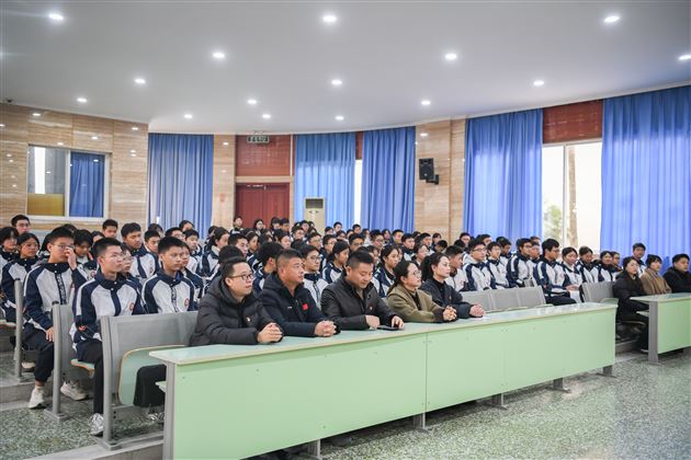 棠外初中举行2025-2026学年度上学期入团仪式