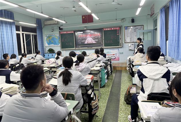 棠外高中各班团支部开展纪念“一二·九”爱国学生运动90周年主题团日活动