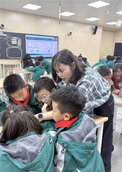 棠外陈煦冬老师亮相成都数字学校国际理解主题直播课