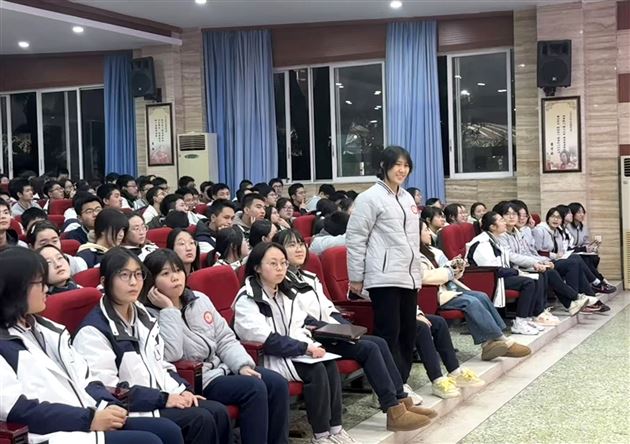 棠外高中开展高2025级生涯规划（选课指导）讲座 