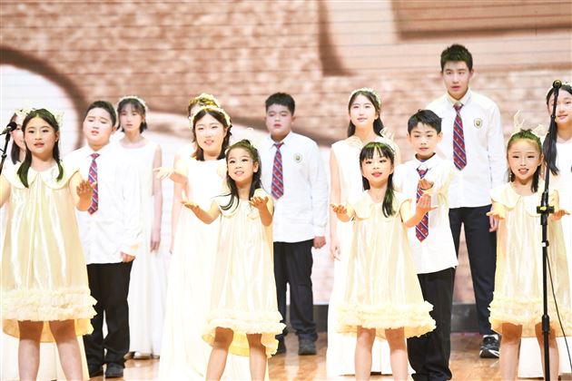 棠外举行2025年校园艺术节展演暨2026年新年文艺联欢晚会