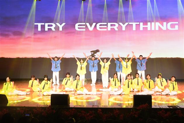 棠外举行2025年校园艺术节展演暨2026年新年文艺联欢晚会 