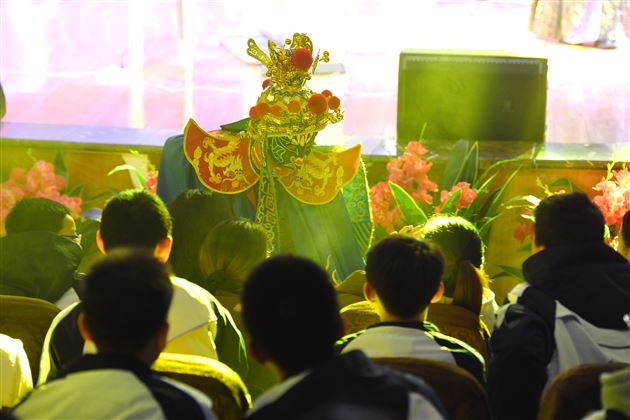 棠外举行2025年校园艺术节展演暨2026年新年文艺联欢晚会 