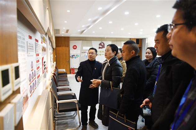 自贡市初中党组织书记能力提升研修团队一行走进棠外 
