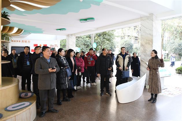 自贡市初中党组织书记能力提升研修团队一行走进棠外 