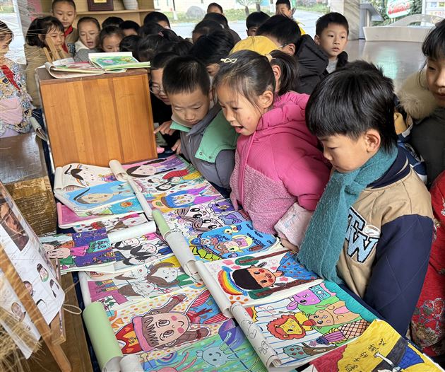 棠外附小举办优秀美术作业展