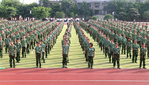军训现场（一）</p><p>　　