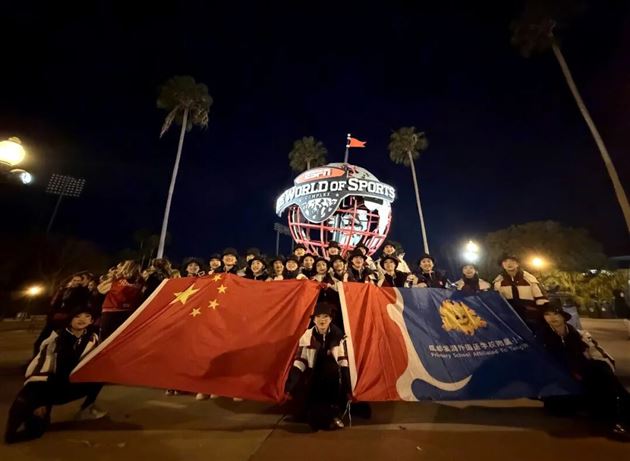 棠外附小啦啦操队问鼎世界冠军 