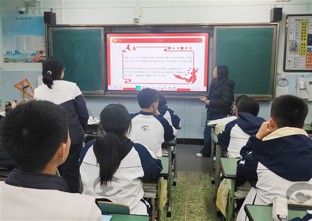 棠外初中开展学雷锋主题班会