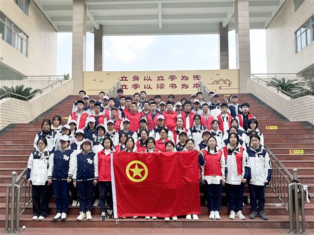 棠外高中“薪火”志愿者服务队开展实验室清洁志愿服务