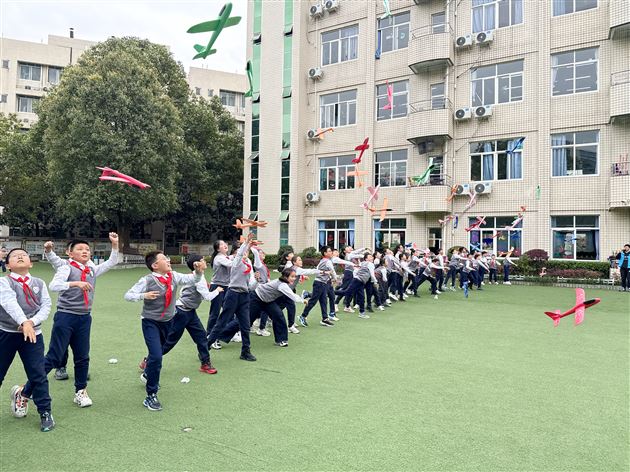 大飞机高原研究中心团支部走进棠外附小开展科普进校园活动