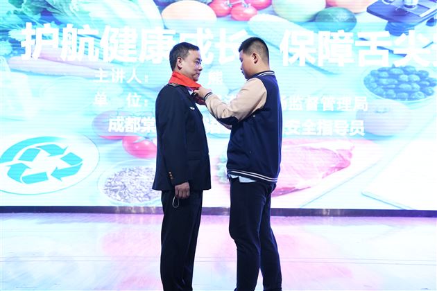 棠外附小举行六年级家长义工课堂讲座