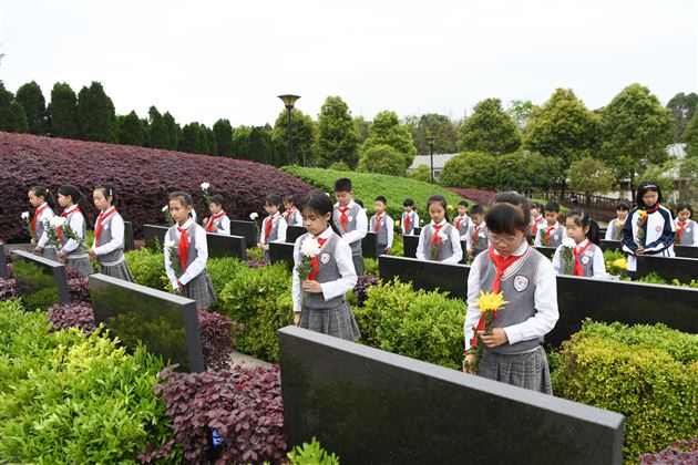 成都棠外“追寻·2026·清明祭英烈”主题教育活动