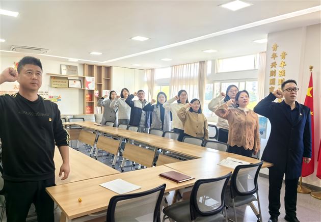 中共成都棠湖外国语学校初中第三支部委员会开展3月主题党日活动1 (1).jpg