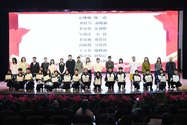 成都棠湖外国语学校初 2023 级学法指导暨学生表彰大会圆满举行