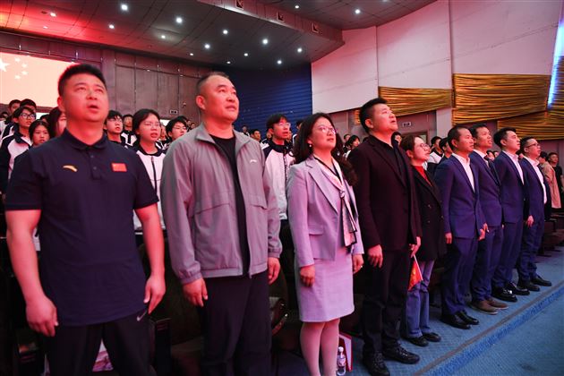 成都棠湖外国语学校初 2023 级学法指导暨学生表彰大会圆满举行