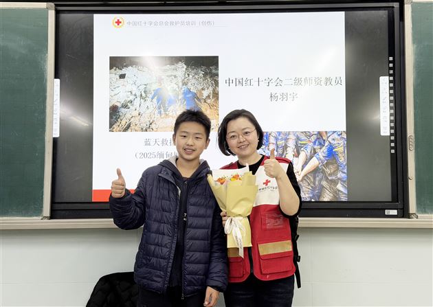 棠外初中2026年“家长进课堂”系列活动之职业敬畏与生命守护（一）