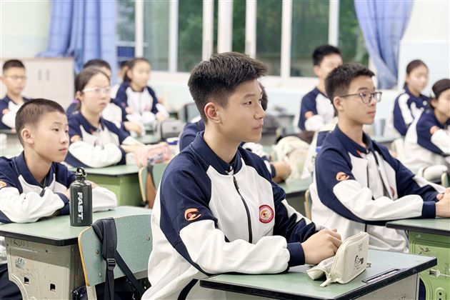 棠外初中2026年“家长进课堂”系列活动之职业敬畏与生命守护（一）