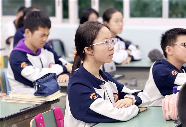 棠外初中2026年“家长进课堂”系列活动之职业敬畏与生命守护（一）