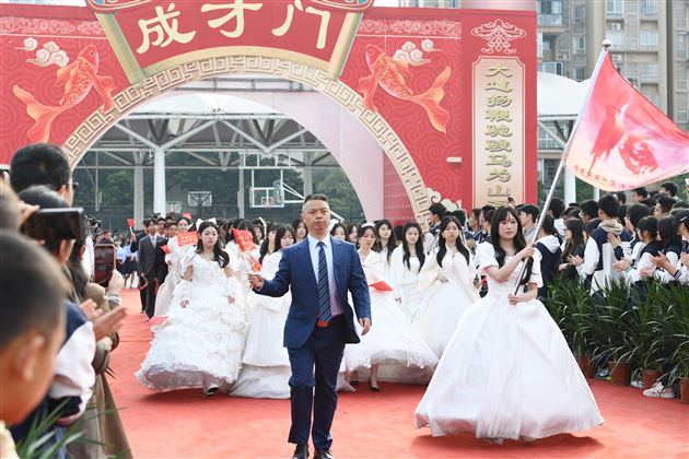 壮观天地，与立苍穹 —— 记棠外高 2026 届高三成人典礼