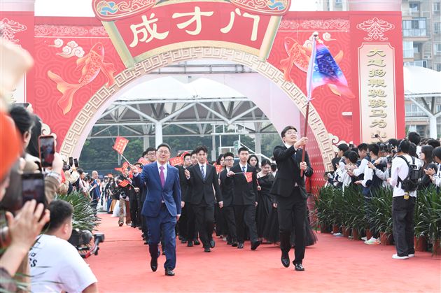 壮观天地，与立苍穹 —— 记棠外高 2026 届高三成人典礼