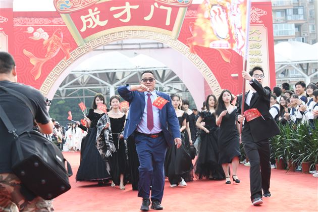 壮观天地，与立苍穹 —— 记棠外高 2026 届高三成人典礼