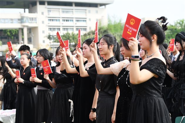 壮观天地，与立苍穹 —— 记棠外高 2026 届高三成人典礼