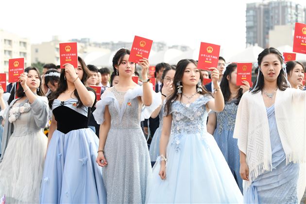 壮观天地，与立苍穹 —— 记棠外高 2026 届高三成人典礼