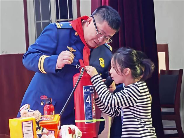 棠外附小二年级开展“家长义工课堂”活动