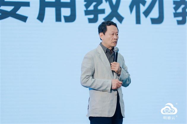 棠外初中部校长刘勇在全国基础教育论坛作主题报告 