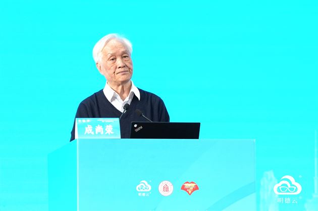 棠外初中部校长刘勇在全国基础教育论坛作主题报告 