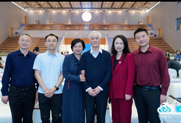 棠外初中部校长刘勇在全国基础教育论坛作主题报告