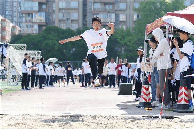 棠外初中“多威杯”第二十二届春季田径运动会顺利举行 