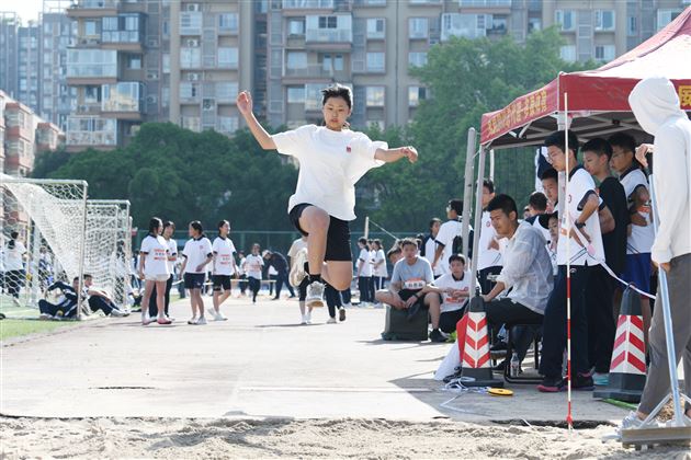 棠外初中“多威杯”第二十二届春季田径运动会顺利举行 