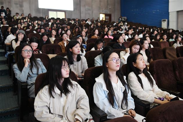 棠外成功承办成都市初中语文教研活动