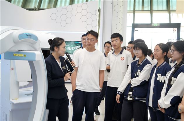 棠外高中开展2026年“五四”青年节特别主题团日活动 